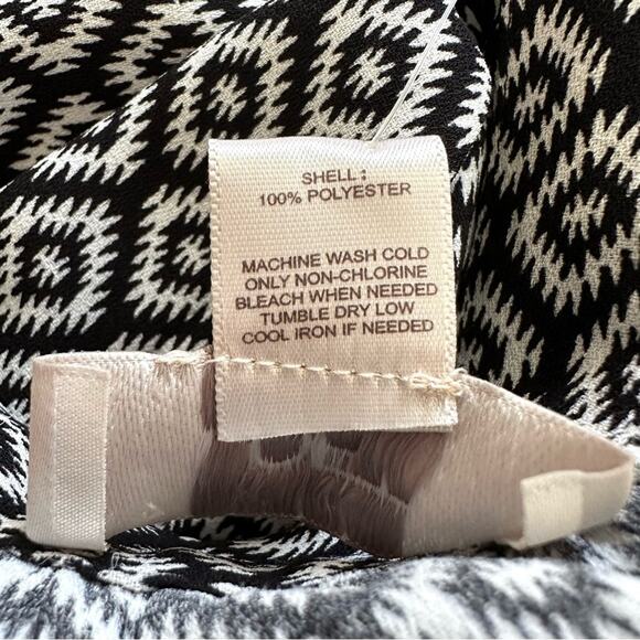 LOFT Outlet Skirt Black White Geometric Design Skater Circle Mini Size 4 NEW - Picture 9 of 10